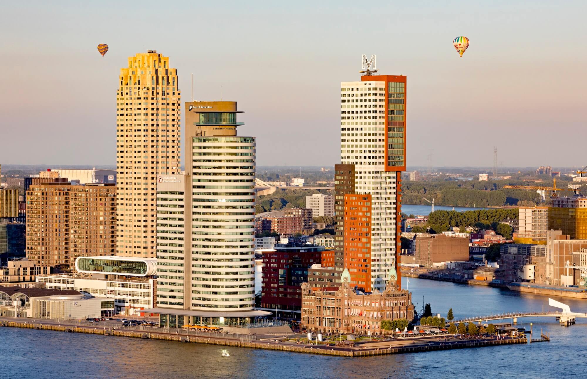 Amazing skyline, waterside terraces and a breathtaking view at Hotel New York. Photo: Iris van den Broek