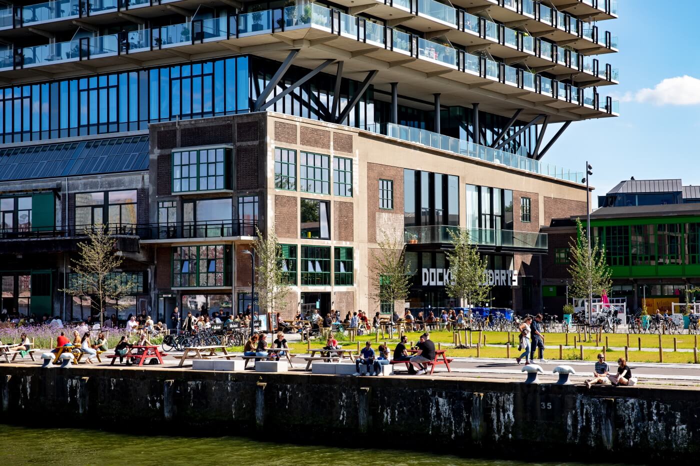 Picture of the outside terrace of the Fenix Food Factory
