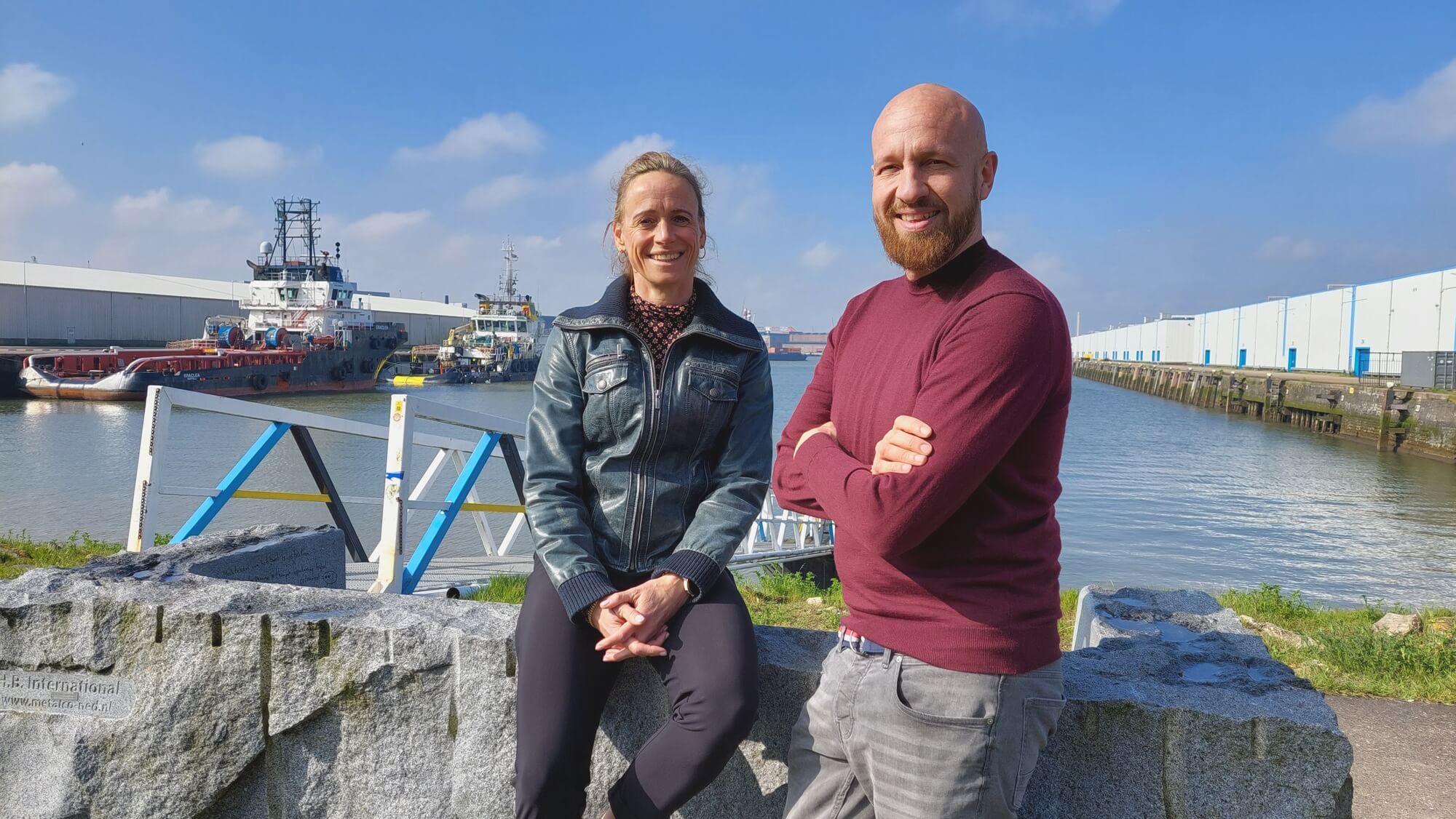 Nicole van Klaveren and Mare Straetmans posing at M4H