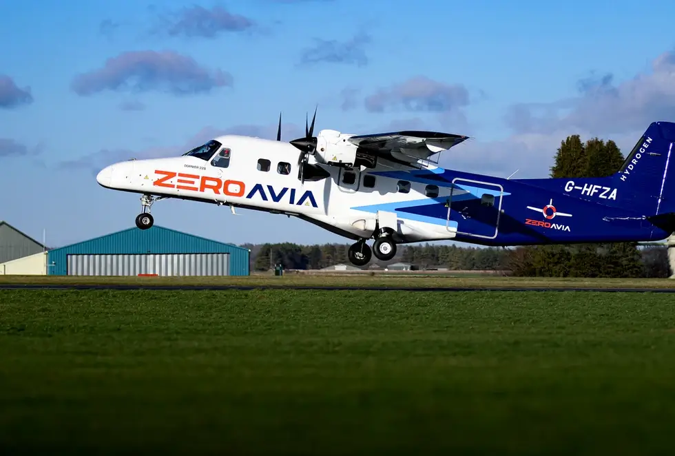 Photo of ZeroAVia plane taking off. Photo (c) ZeroAvia