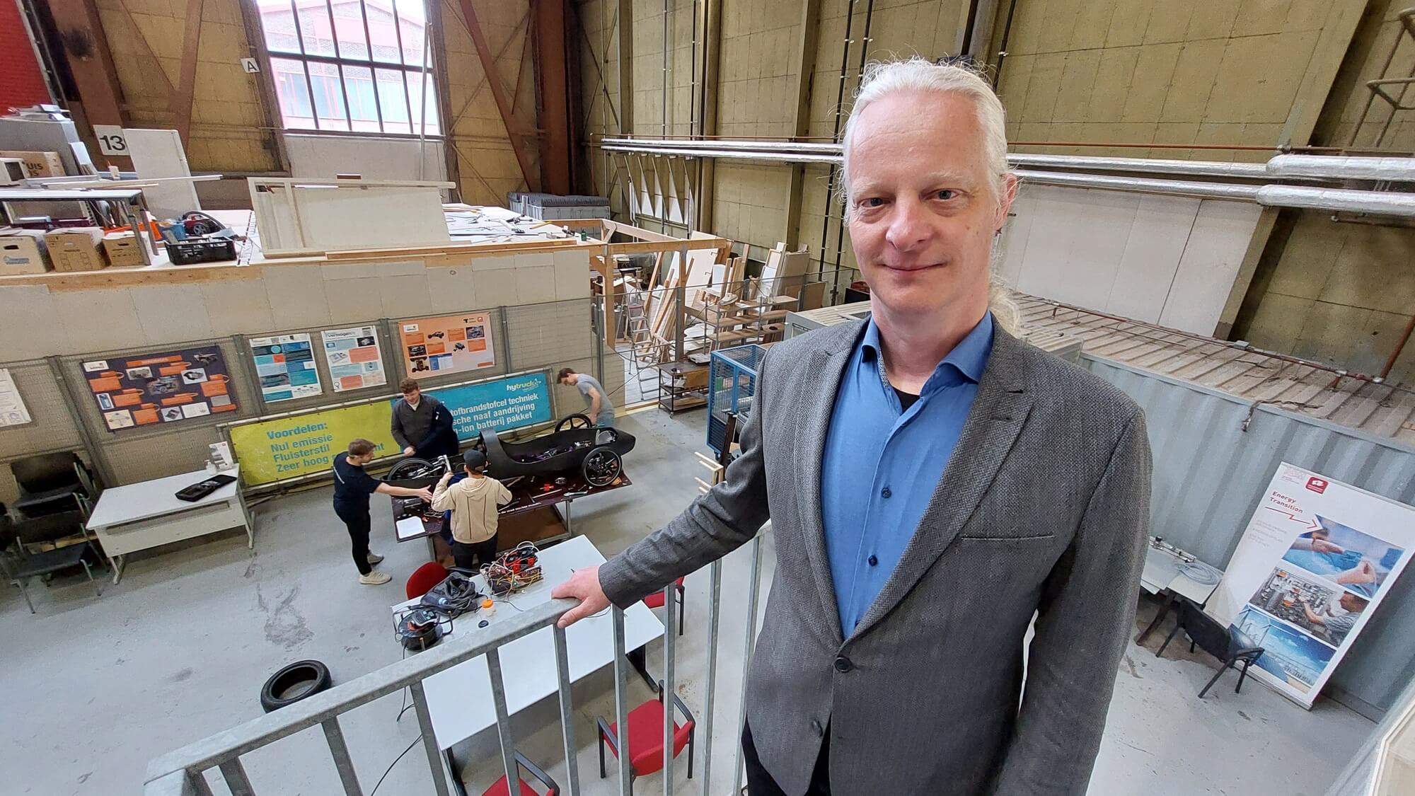 Emile Jackson posing at RDM EnergyLab. Photo by Rotterdam Partners.