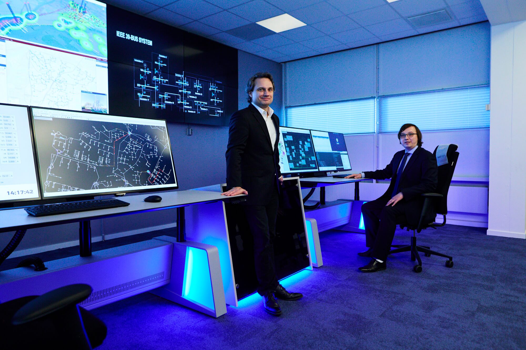 Photo showing Peter Palensky (l) and colleague Alex Stefanov in TU Delft’s Control Room of the Future. Photo © Willem de Kam.